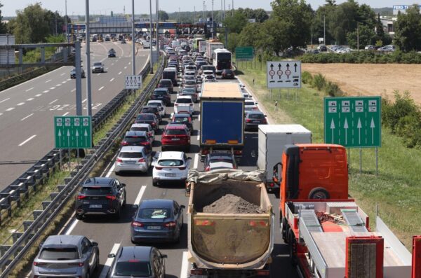 Pojačan je promet na zagrebačkoj obilaznici  iz smjera čvorova Buzin i Zagreb-zapad prema naplati Lučko