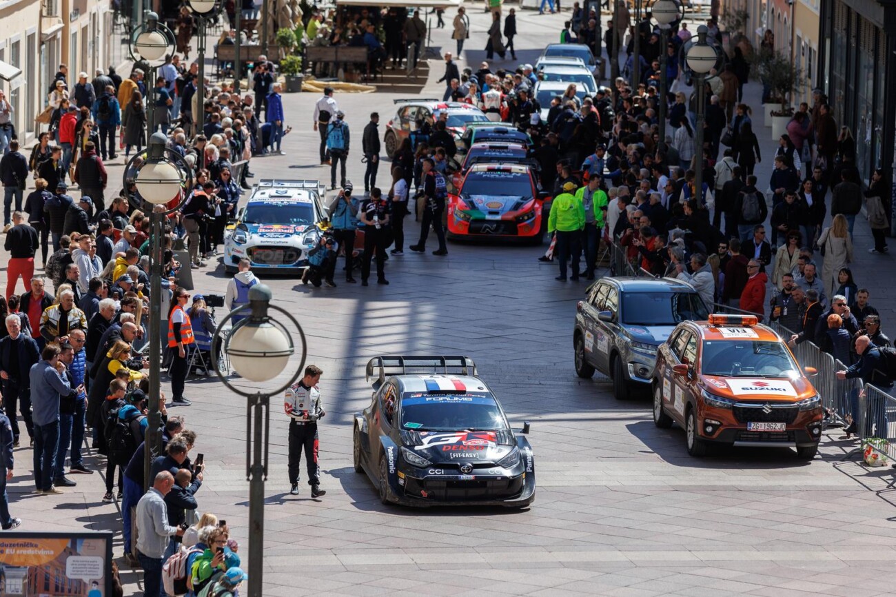 Rijeka: WRC automobili na Korzu izmedu 2 brzinca koja se voze na Platku Rijeka: WRC automobili na Korzu izmedu 2 brzinca koja se voze na Platku
