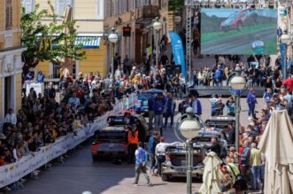 Rijeka: WRC automobili na Korzu izmedu 2 brzinca koja se voze na Platku Rijeka: WRC automobili na Korzu izmedu 2 brzinca koja se voze na Platku
