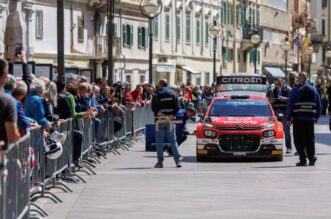 Rijeka: WRC automobili na Korzu izmedu 2 brzinca koja se voze na Platku Rijeka: WRC automobili na Korzu izmedu 2 brzinca koja se voze na Platku