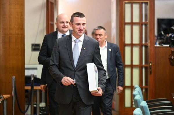 Zagreb: Domovinski pokret predao kandidacijske liste za Europski parlament
