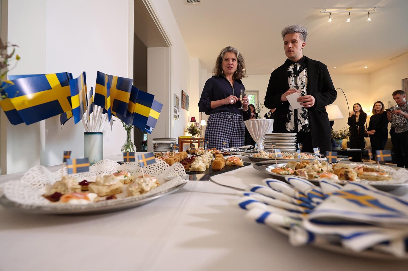 Zagreb: Anna Boda, veleposlanica Kraljevine Švedske, organizirala je mali događaj za ispraćaj Baby Lasagne u Švedsku Zagreb: Anna Boda, veleposlanica Kraljevine Švedske, organizirala je mali događaj za ispraćaj Baby Lasagne u Švedsku