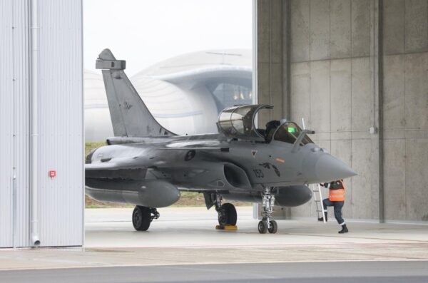 Zagreb: Rafalei će, dok nisu u zraku, biti parkirani u hangarima u vojarni