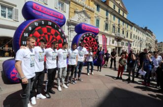 Rijeka: Nogometaši Rijeke druže se s navijačima na Korzu Rijeka: Nogometaši Rijeke druže se s navijačima na Korzu