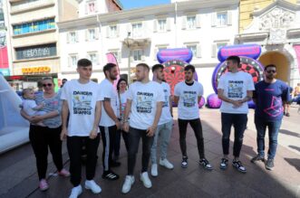 Rijeka: Nogometaši Rijeke druže se s navijačima na Korzu Rijeka: Nogometaši Rijeke druže se s navijačima na Korzu