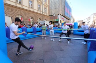 Rijeka: Nogometai Rijeke drue se s navija?ima na Korzu Rijeka: Nogometai Rijeke drue se s navija?ima na Korzu