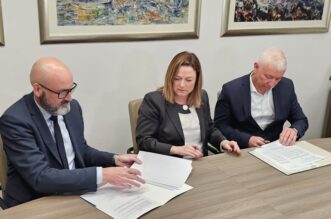 Peter Corfitsen, Ana Perić Hadžić, Tomislav Žunić (2) Peter Corfitsen, Ana Perić Hadžić, Tomislav Žunić (2)