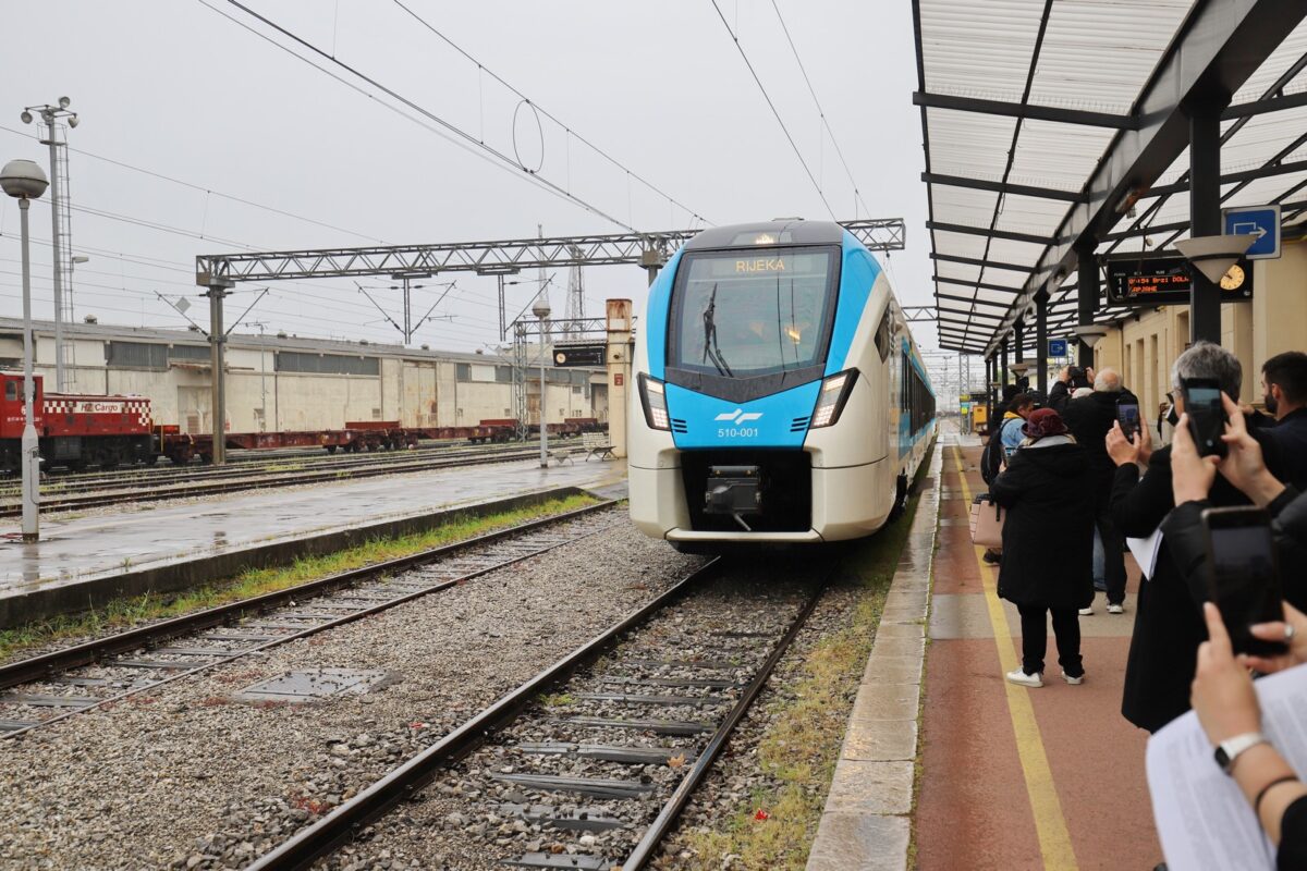 Trst-i-Rijeka-povezani-vlakom-preko-Slovenije-12-1200×800 Trst-i-Rijeka-povezani-vlakom-preko-Slovenije-12-1200×800