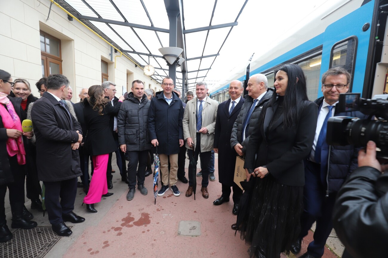 Trst-i-Rijeka-povezani-vlakom-preko-Slovenije-25 Trst-i-Rijeka-povezani-vlakom-preko-Slovenije-25