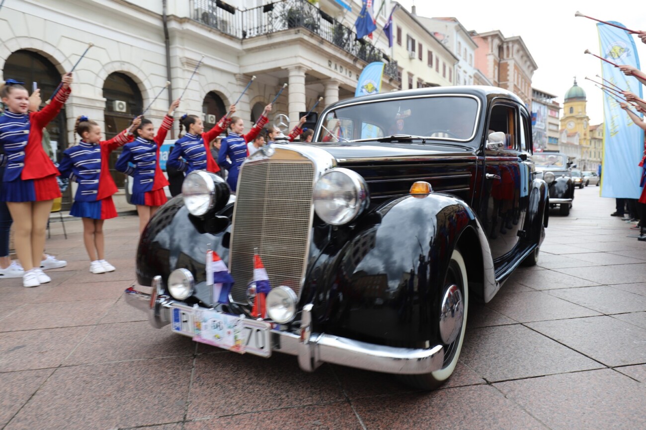 28.-međunarodni-susret-povijesnih-automobila-1