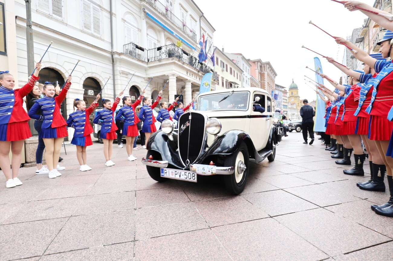 28.-međunarodni-susret-povijesnih-automobila-13
