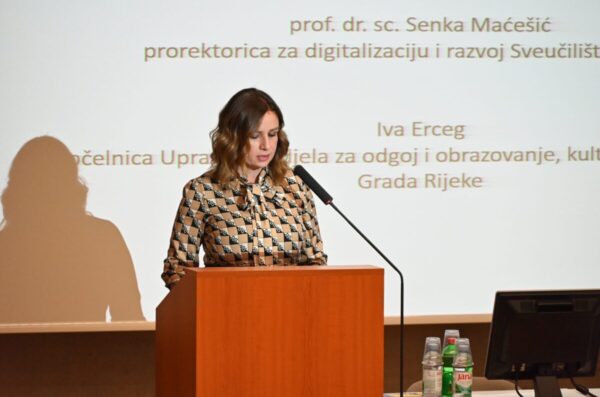 Iva-Erceg-na-svečanoj-sjednici-Fakultetskog-vijeća-Filozofskog-fakulteta-1200×800
