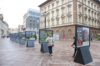 Izlozba-na-postamentima-povodom-obiljezavanja-Tjedna-upoznavanja-groblja-Europe-3-1200×800 Izlozba-na-postamentima-povodom-obiljezavanja-Tjedna-upoznavanja-groblja-Europe-3-1200×800