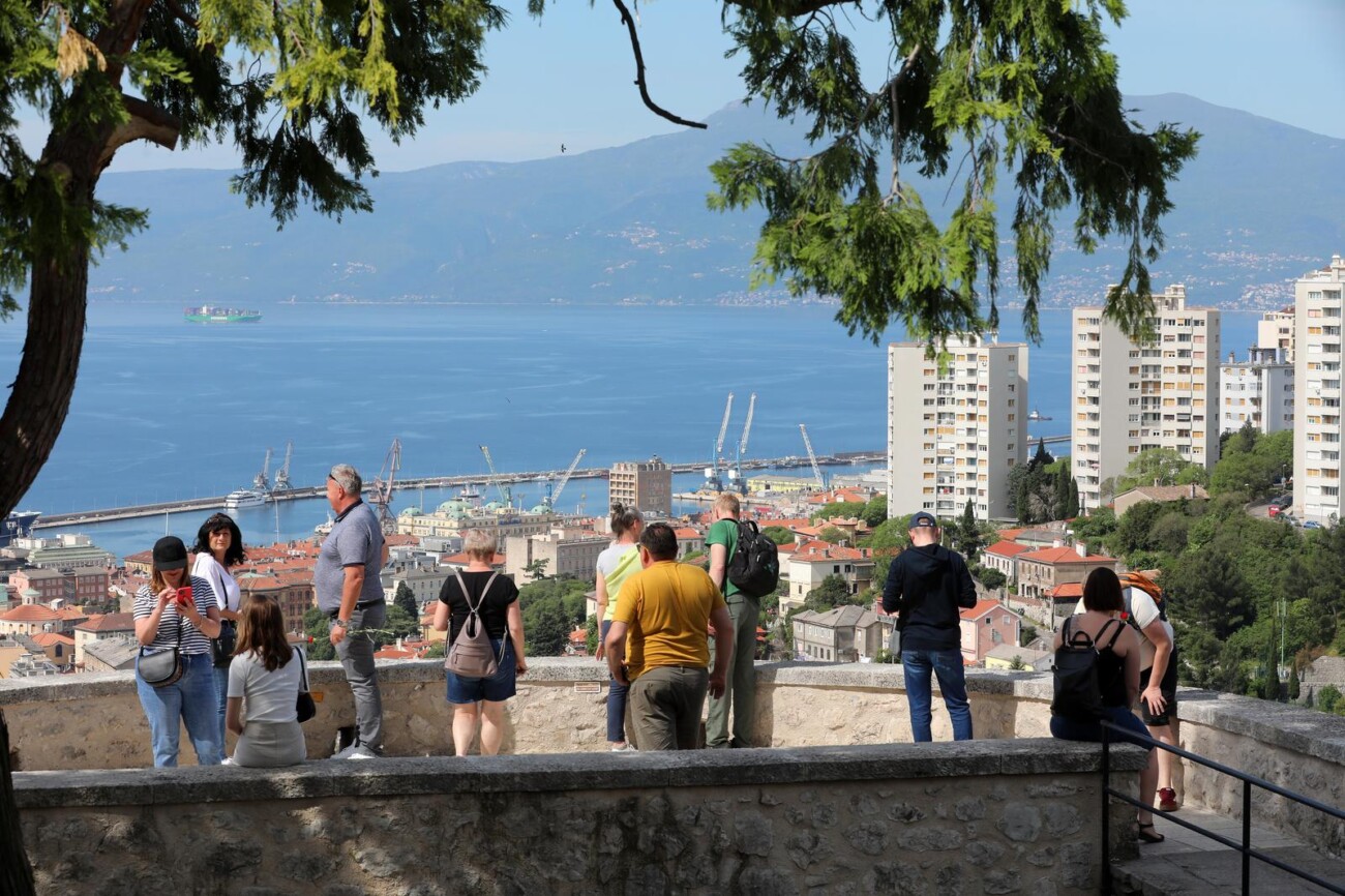 Rijeka: Mnogobrojni turisti posje??uju Trsatsku gradinu Rijeka: Mnogobrojni turisti posje??uju Trsatsku gradinu