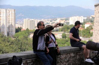 Rijeka: Mnogobrojni turisti posjećuju Trsatsku gradinu Rijeka: Mnogobrojni turisti posjećuju Trsatsku gradinu
