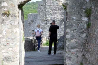 Rijeka: Mnogobrojni turisti posjećuju Trsatsku gradinu Rijeka: Mnogobrojni turisti posjećuju Trsatsku gradinu