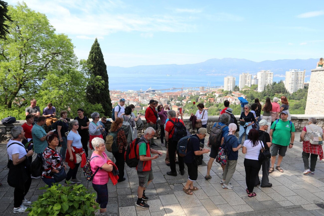 Rijeka: Mnogobrojni turisti posjećuju Trsatsku gradinu Rijeka: Mnogobrojni turisti posjećuju Trsatsku gradinu