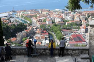Rijeka: Mnogobrojni turisti posjećuju Trsatsku gradinu Rijeka: Mnogobrojni turisti posjećuju Trsatsku gradinu