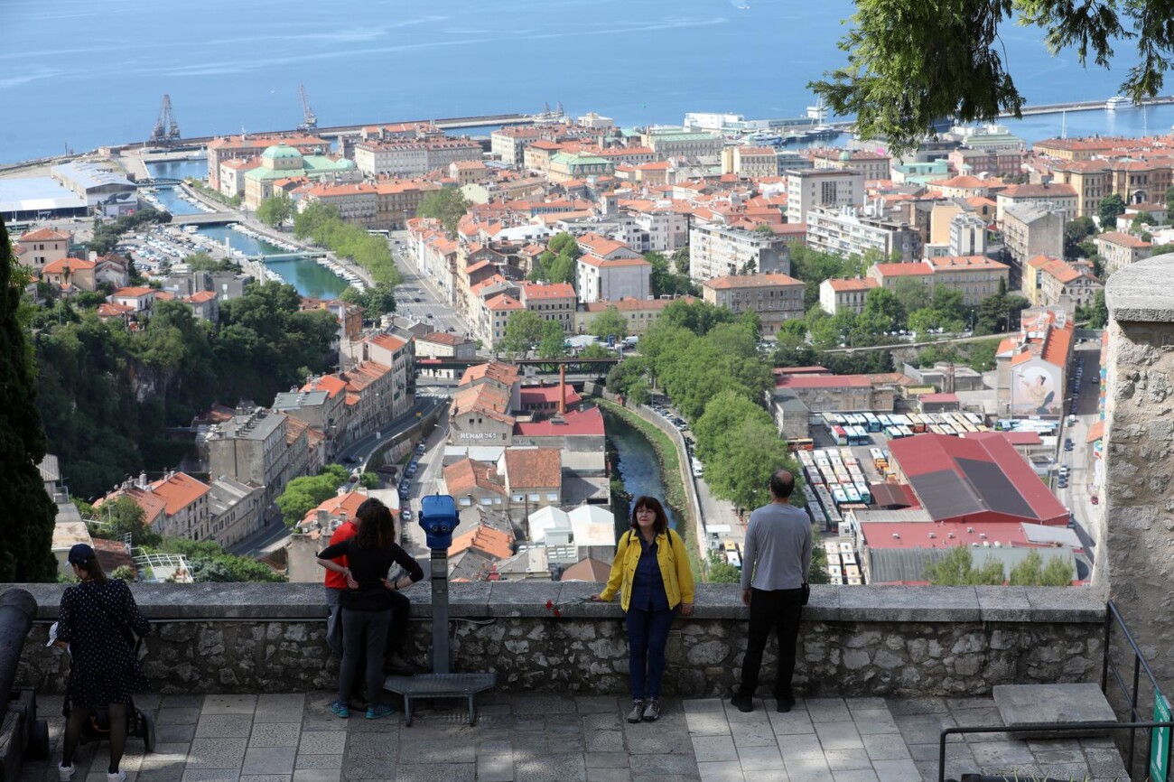 Rijeka: Mnogobrojni turisti posjećuju Trsatsku gradinu Rijeka: Mnogobrojni turisti posjećuju Trsatsku gradinu