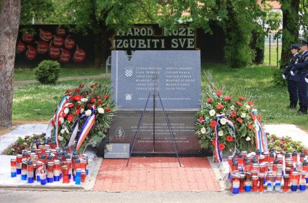 Milanović položio vijenac povodom 31. obljetnice poginulih redarstvenika u Borovu Selu