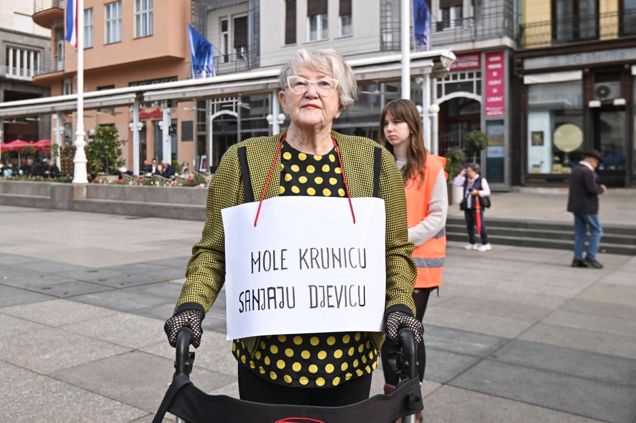 Zagreb: Prosvjednici moliteljima opet poručili: ‘Moje tijelo, moj izbor!’ Zagreb: Prosvjednici moliteljima opet poručili: ‘Moje tijelo, moj izbor!’