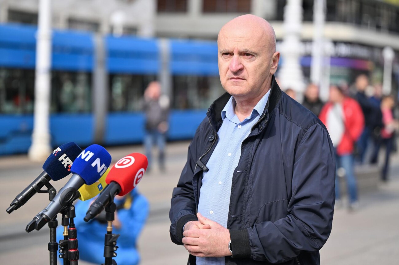 Zagreb: Prosvjednici moliteljima opet poručili: ‘Moje tijelo, moj izbor!’ Zagreb: Prosvjednici moliteljima opet poručili: ‘Moje tijelo, moj izbor!’