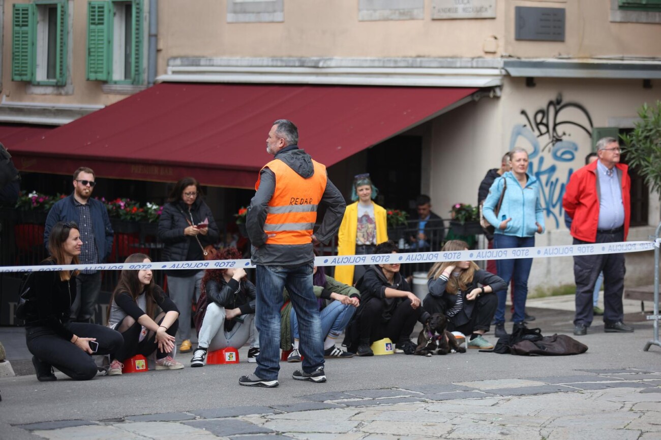 Rijeka: Muška molitva krunice pod osiguranjem policije ispred crkve sv. Vida Rijeka: Muška molitva krunice pod osiguranjem policije ispred crkve sv. Vida