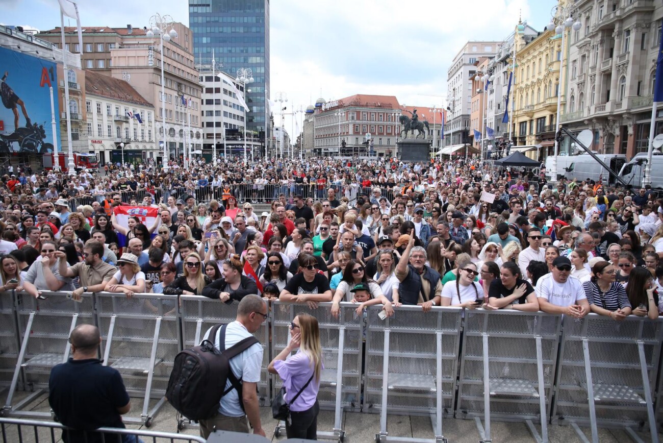 Zagreb: Trg je spreman za doček Babay Lasagne Zagreb: Trg je spreman za doček Babay Lasagne