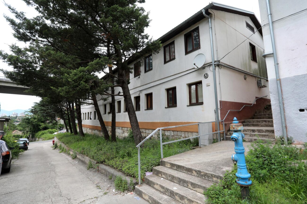Dvojica muškaraca se sukobila u stanu u Rijeci, od ozljeda umrli u bolnici Dvojica muškaraca se sukobila u stanu u Rijeci, od ozljeda umrli u bolnici