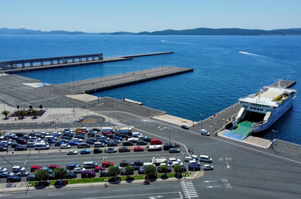 Zadar: Pogled iz zraka na gužvu u trajektnoj luci Gaženica Zadar: Pogled iz zraka na gužvu u trajektnoj luci Gaženica