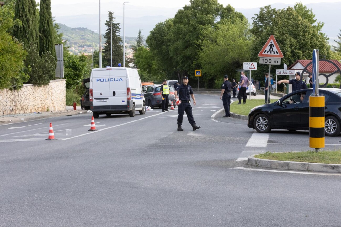 U prometnoj nesreći kod Sinja poginule četiri osobe U prometnoj nesreći kod Sinja poginule četiri osobe