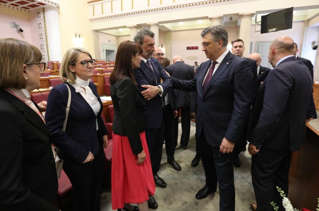 Konstituirajuća sjednica 11. saziva Hrvatskog sabora Konstituirajuća sjednica 11. saziva Hrvatskog sabora