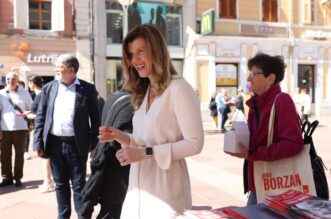 Rijeka: Kandidatkinje i kandidati SDP-a predvođeni Biljanom Borzan družili se s građanima na Korzu Rijeka: Kandidatkinje i kandidati SDP-a predvođeni Biljanom Borzan družili se s građanima na Korzu