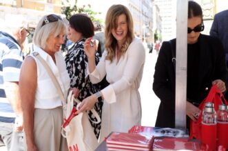 Rijeka: Kandidatkinje i kandidati SDP-a predvođeni Biljanom Borzan družili se s građanima na Korzu Rijeka: Kandidatkinje i kandidati SDP-a predvođeni Biljanom Borzan družili se s građanima na Korzu