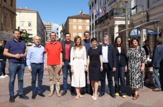 Rijeka: Kandidatkinje i kandidati SDP-a predvođeni Biljanom Borzan družili se s građanima na Korzu Rijeka: Kandidatkinje i kandidati SDP-a predvođeni Biljanom Borzan družili se s građanima na Korzu