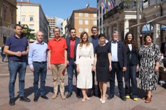Rijeka: Kandidatkinje i kandidati SDP-a predvođeni Biljanom Borzan družili se s građanima na Korzu Rijeka: Kandidatkinje i kandidati SDP-a predvođeni Biljanom Borzan družili se s građanima na Korzu