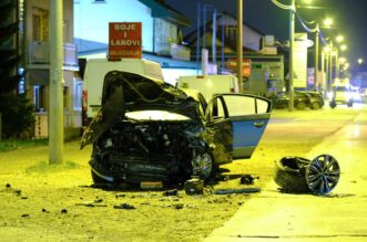Prometna nesreća u Kobiljaku kod Sesveta, više ljudi ozlijeđeno Prometna nesreća u Kobiljaku kod Sesveta, više ljudi ozlijeđeno