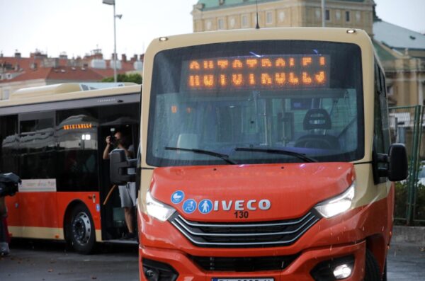 KD Autotrolej nabavlja 37 novih autobusa, danas je predstavljeno prvih 23