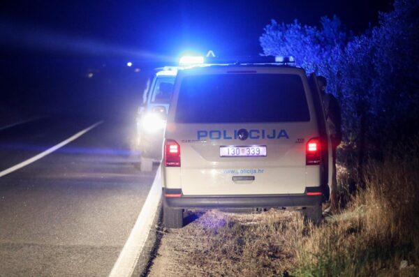 Jedna osoba poginula u izlijetanju motora s ceste
