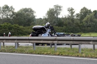 Dvije osobe smrtno stradale u prometnoj nesreći na autocesi A3 između čvora Okućani i Novska Dvije osobe smrtno stradale u prometnoj nesreći na autocesi A3 između čvora Okućani i Novska