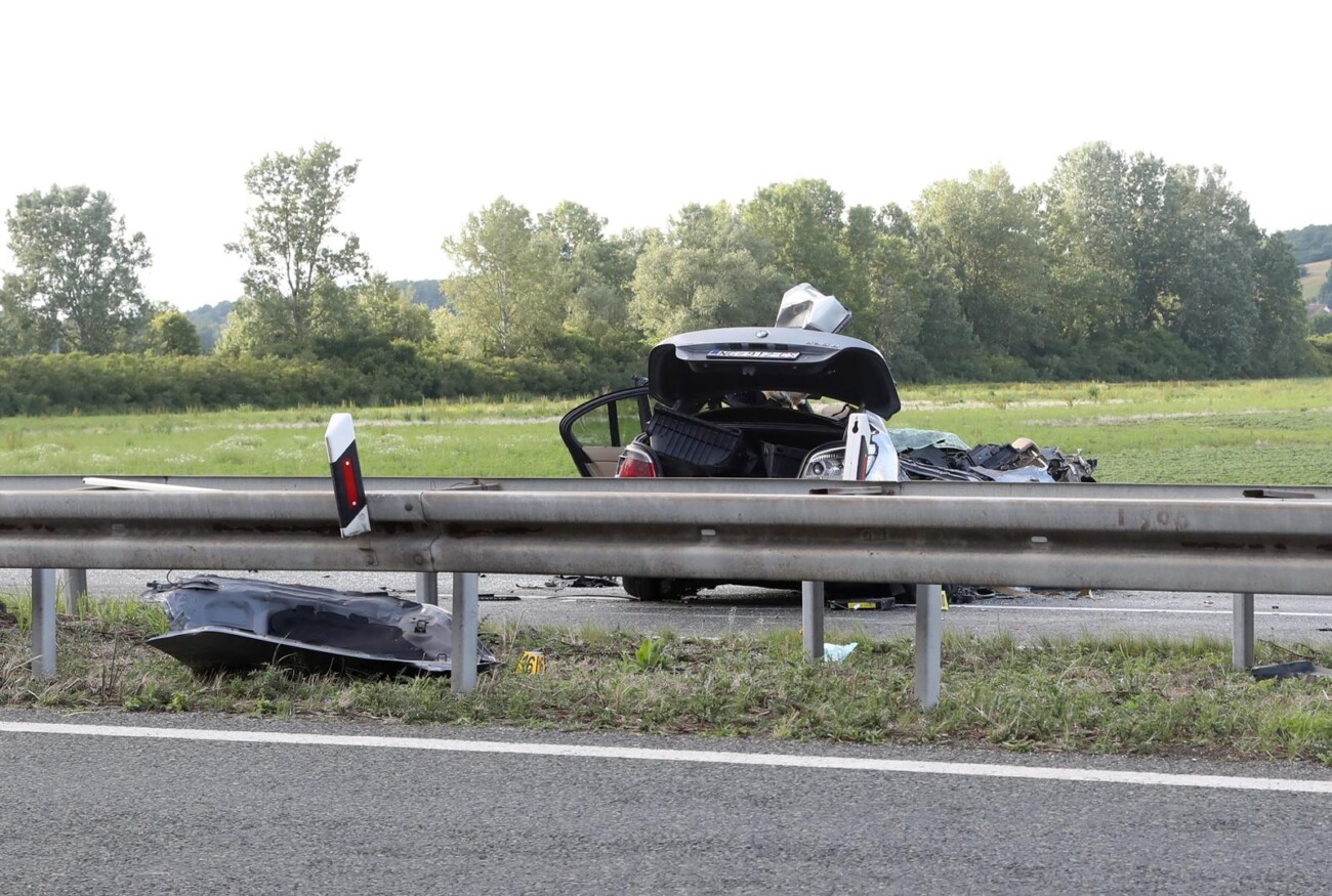 Dvije osobe smrtno stradale u prometnoj nesreći na autocesi A3 između čvora Okućani i Novska Dvije osobe smrtno stradale u prometnoj nesreći na autocesi A3 između čvora Okućani i Novska