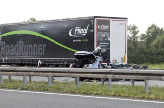 Dvije osobe smrtno stradale u prometnoj nesreći na autocesi A3 između čvora Okućani i Novska Dvije osobe smrtno stradale u prometnoj nesreći na autocesi A3 između čvora Okućani i Novska
