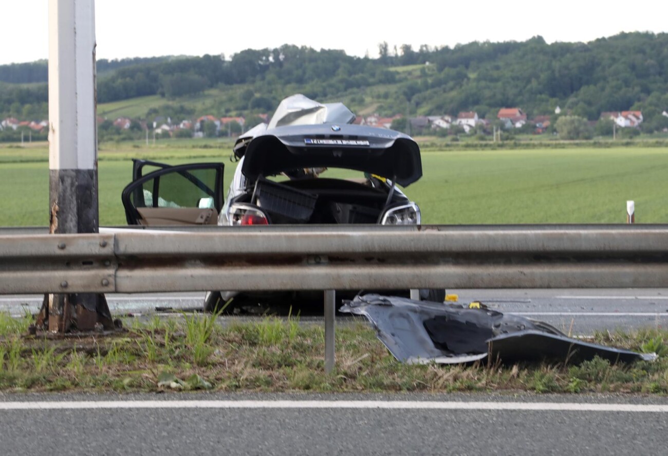 Dvije osobe smrtno stradale u prometnoj nesreći na autocesi A3 između čvora Okućani i Novska Dvije osobe smrtno stradale u prometnoj nesreći na autocesi A3 između čvora Okućani i Novska