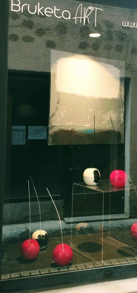 Dodjela-priznanja-za-najuspješnije-uređene-izloge-povodom-Dana-sv.-Vida-i-regate-Fiumanka_Mala-galerija-Bruketa Dodjela-priznanja-za-najuspješnije-uređene-izloge-povodom-Dana-sv.-Vida-i-regate-Fiumanka_Mala-galerija-Bruketa