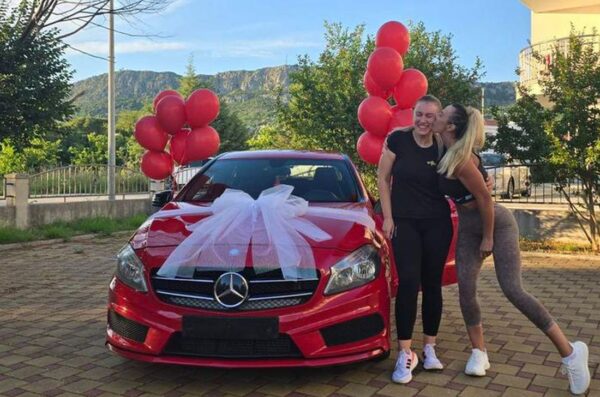 MERCEDES ŠEFICA PRIVATNI ALBUM