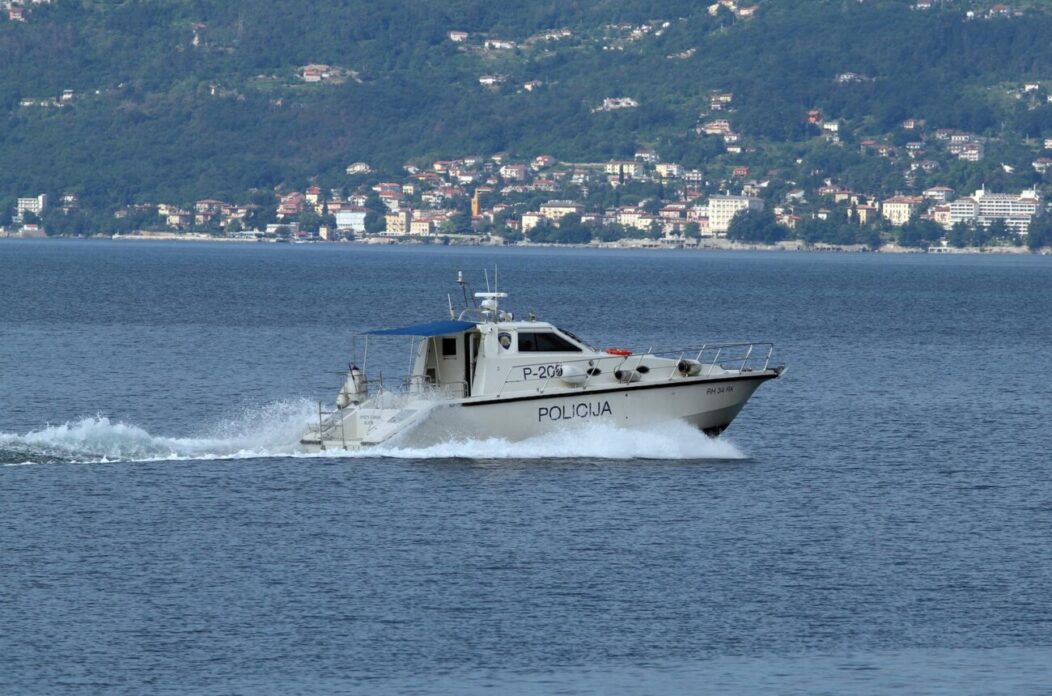 Rijeka: Gliser pomorske policije u ophodnji Kvarnerskim zaljevom Rijeka: Gliser pomorske policije u ophodnji Kvarnerskim zaljevom