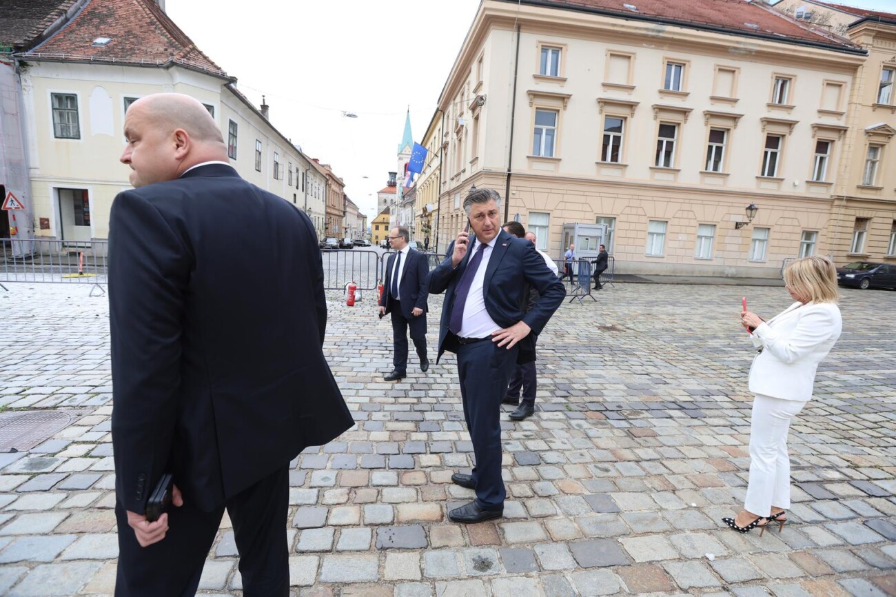 UZNEMIRUJUĆI SADRŽAJ Muškarac se zapalio na Markovom trgu