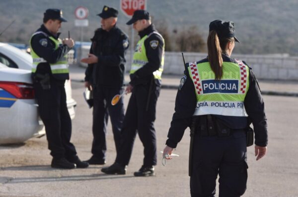 Šibenik: Policijska akcija nadzora teretnih vozila i autobusa