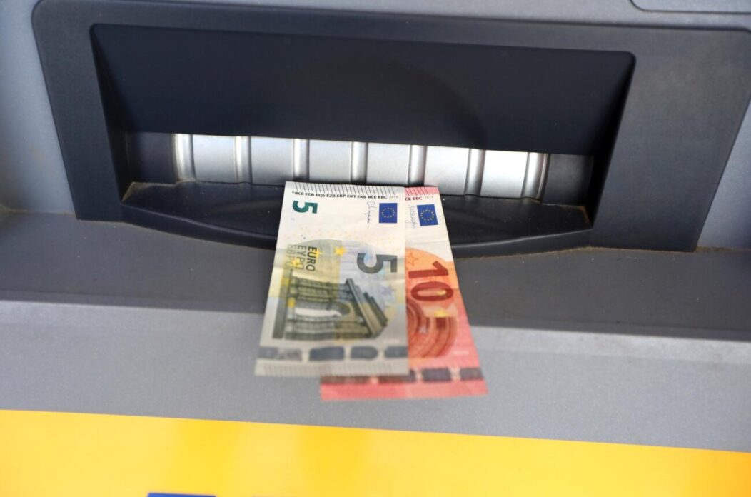Od 16. siječnja opet plaćanje naknade na bankomatima drugih banaka Od 16. siječnja opet plaćanje naknade na bankomatima drugih banaka