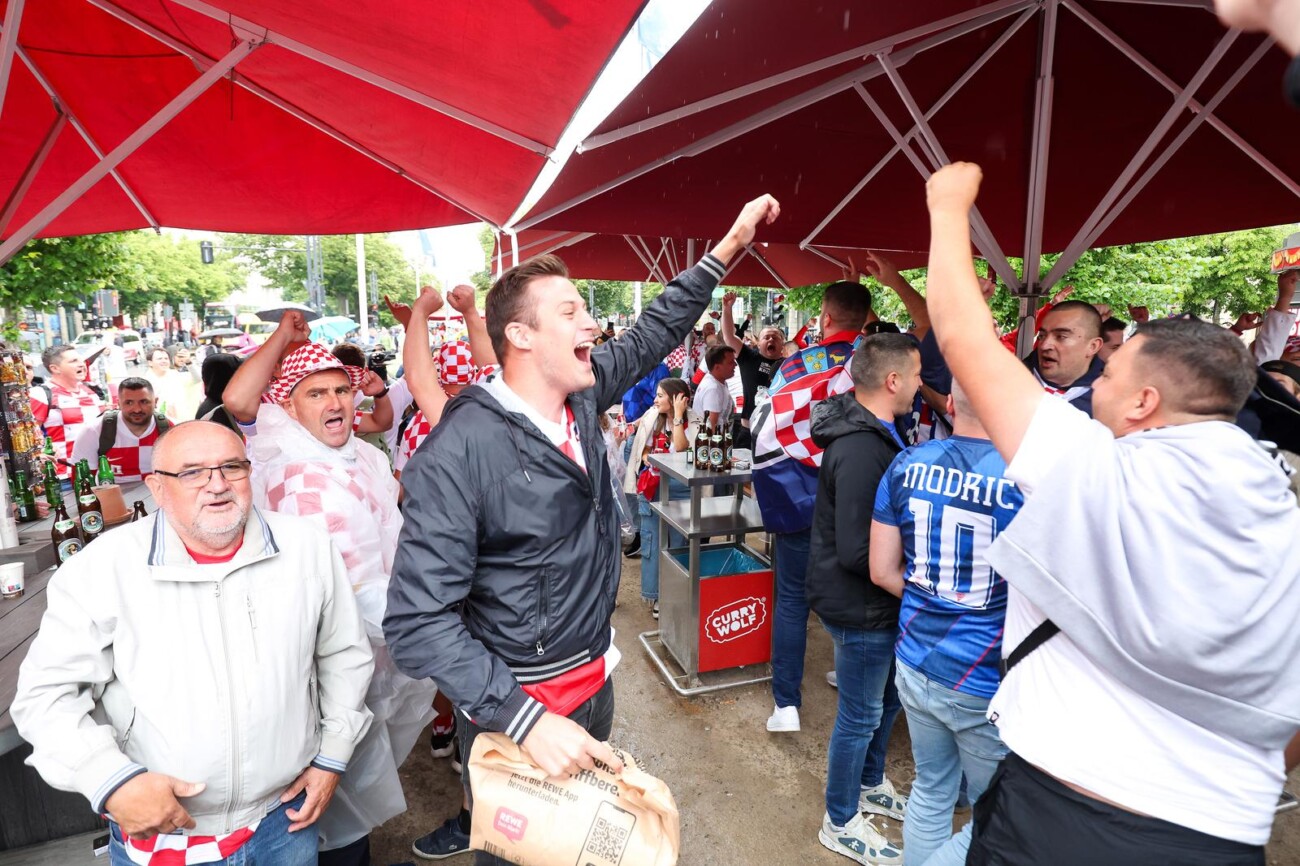 Berlin: Počelo navijačko ludilo pored Fan zone blizu Brandenburških vrata